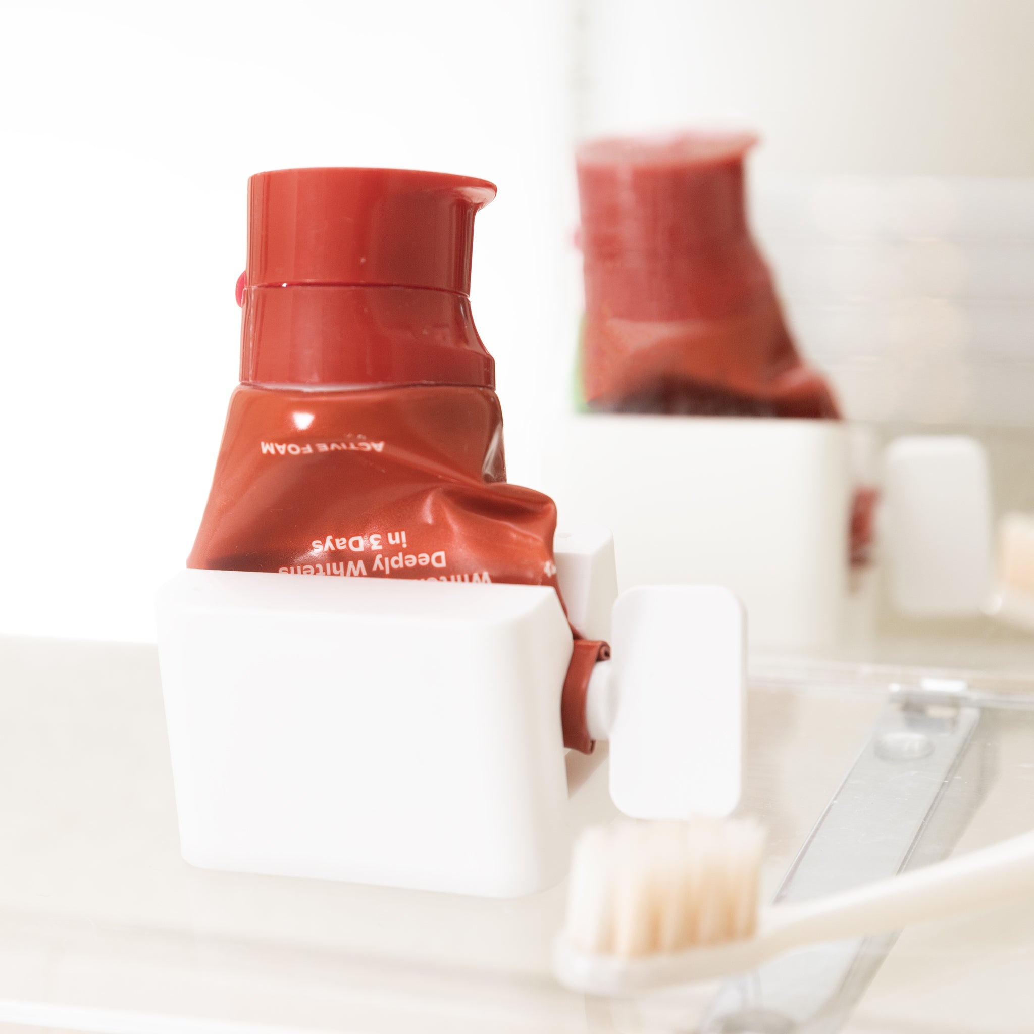 直立牙膏擠壓器